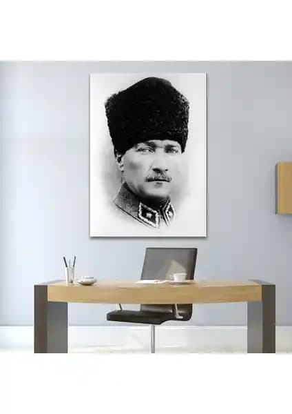 Atatürk Temalı Sanat Ürünleri Karşılaştırması: Çerçevelet Portre ve Özcanlar Fotoğrafları