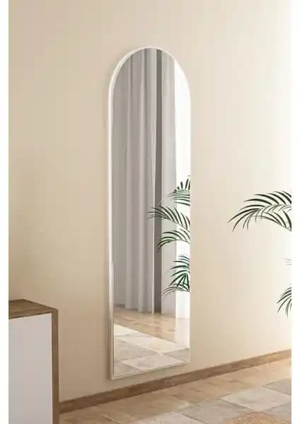 İç Mekan Dekorasyonunda Kullanılan Nysamo Nice Beyaz ve Tarz Design Siyah Ayaklı Aynalar