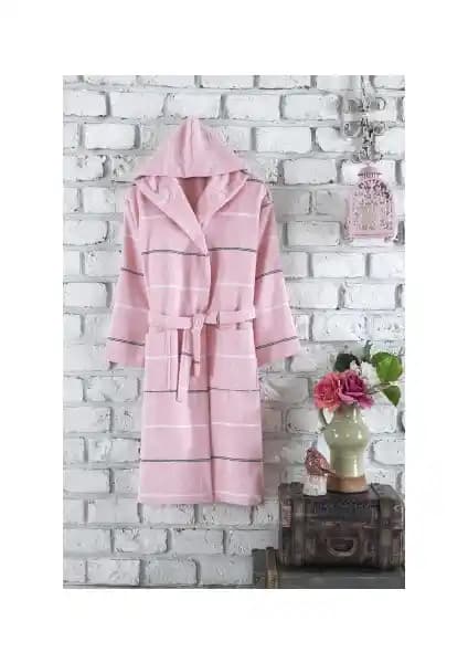 Esmen Pudra Pembe Çizgili Kapşonlu ve Oyalı Textile Organik Pamuk Bornozları Karşılaştırması