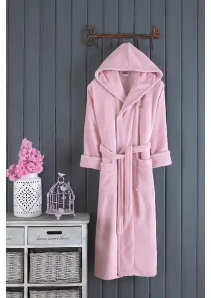 İki Farklı Bornoz Modelinin Karşılaştırması: Hafif Bambu ve Şık Pamuk Tasarımı