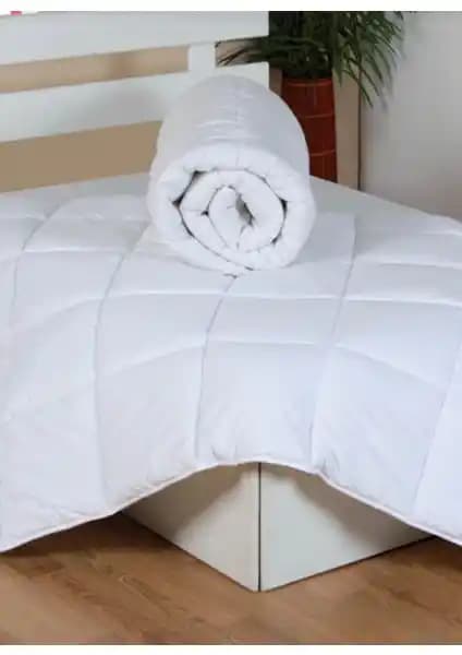 Madame Clean ve English Home Somni Tek Kişilik Mikrofiber Yorgan Karşılaştırması