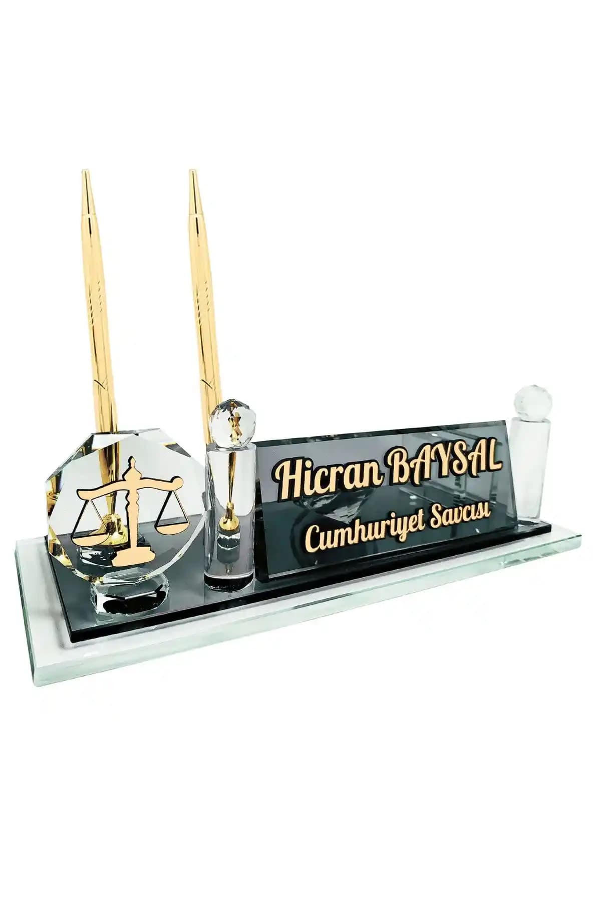 Sentez Masa Üstü İsimlikleri Karşılaştırması: Lüks Kristal ve Avukat Modelleri