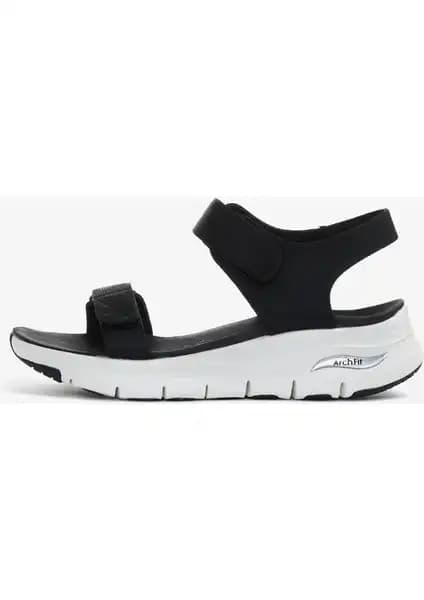 Skechers ARCH FIT ve D'LUX WALKER Sandaletlerin Detaylı Karşılaştırması 1