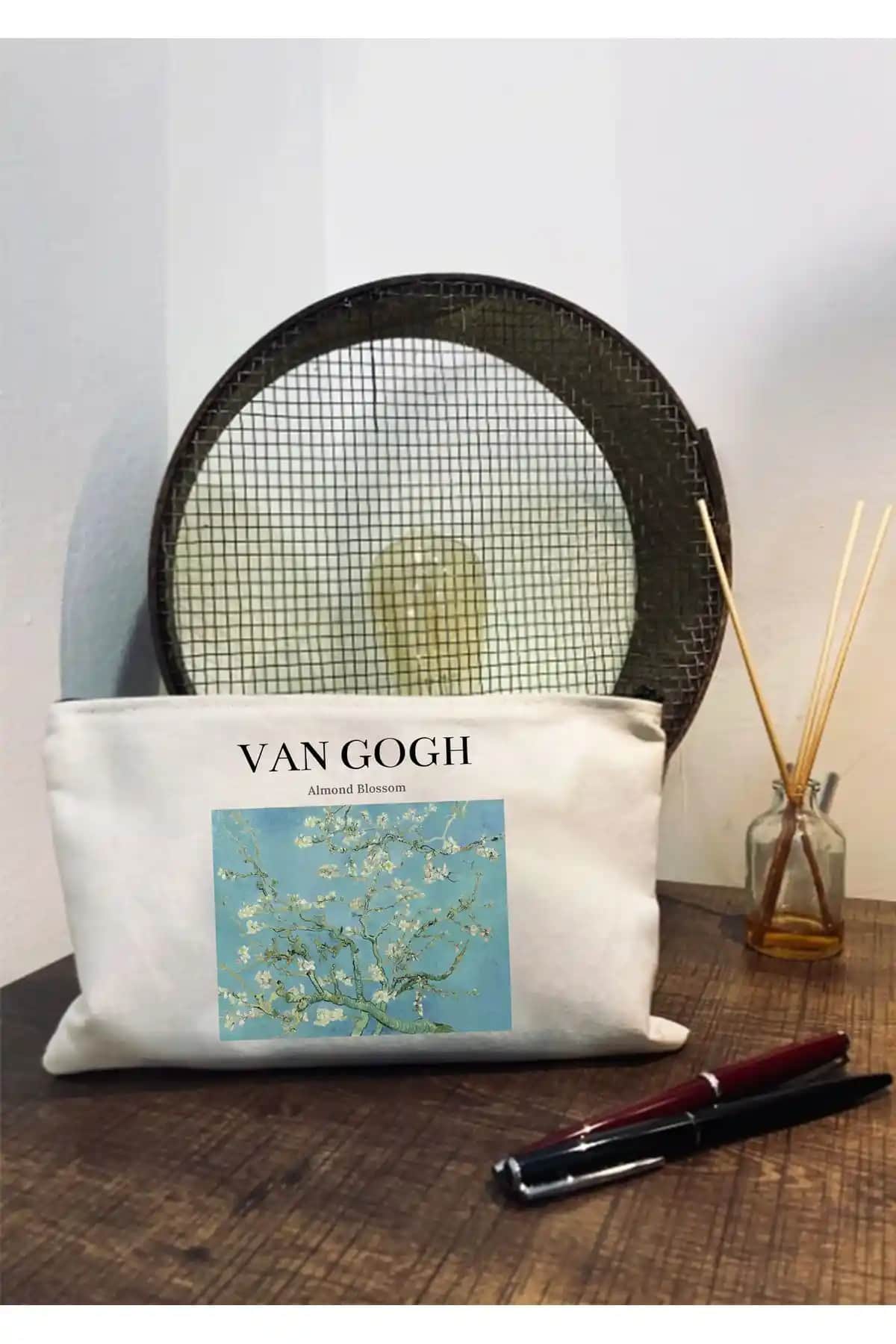 Kalemlik ve Makyaj Çantası Karşılaştırması: Tasarım ve Fonksiyonellik Analizi