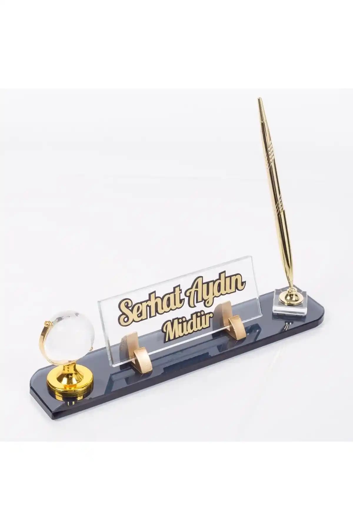 Ofistike Dünya Aksesuarlı Masa İsimliği: Şık ve Kişiselleştirilebilir Ofis Dekorasyonu Çözümü