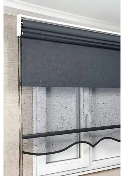 İki Farklı Perde Modeli Karşılaştırması: Antrasit Tül ve Stor ile Krem Blackout Perde