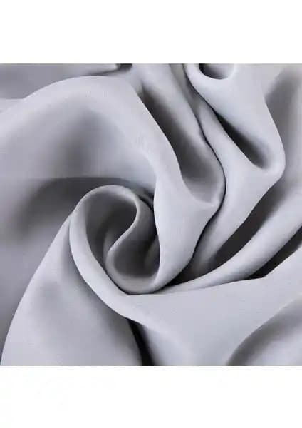 Açık Gri Blackout ve Fon Perdelerinin Karşılaştırması: Kalite, Tasarım ve Fonksiyonellik