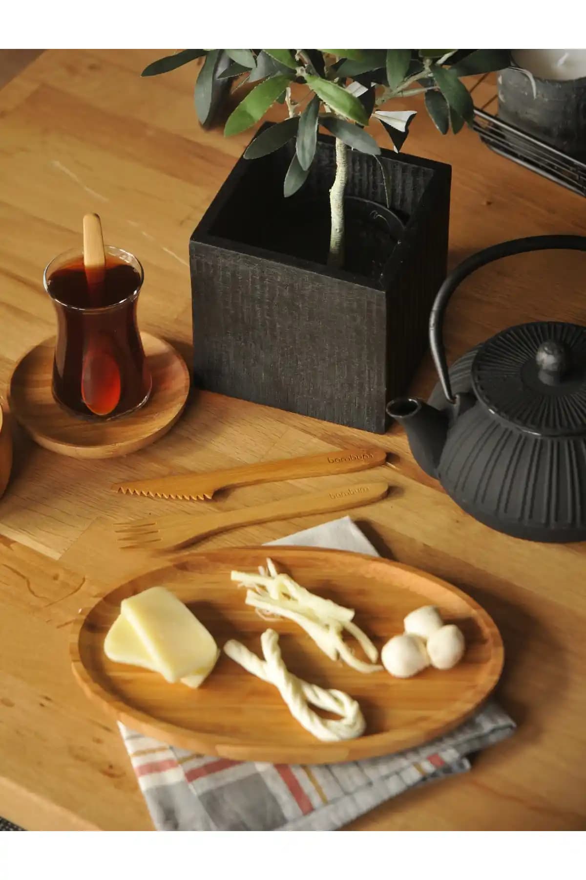 Bambum Billy Çok Amaçlı Çerezlik Büyük: Şık ve Fonksiyonel Mutfak Sunum Çözümü