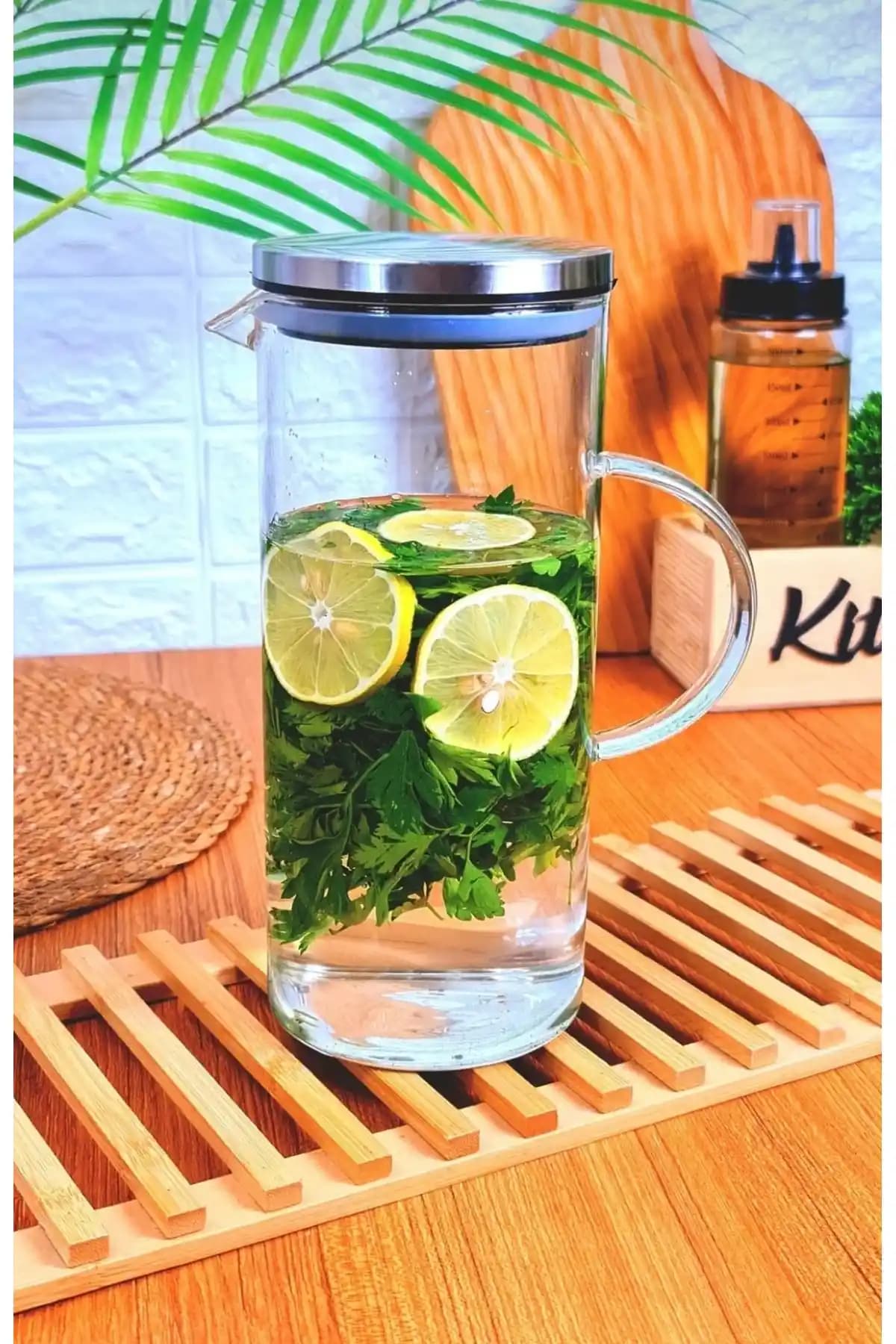 Çerçi Cam Sürahi Borosilikat 1,5 LT Metal Kapaklı: Şıklık ve Fonksiyonellik Bir Arada