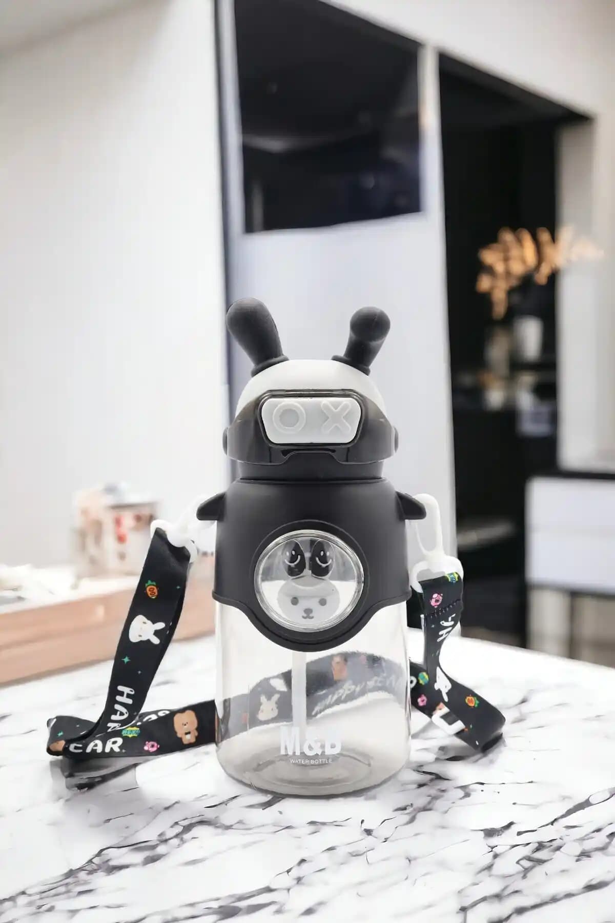 Çocuklar İçin Güvenli ve Pratik Astronot Tavşan Figürlü Su Şişesi 750 ml