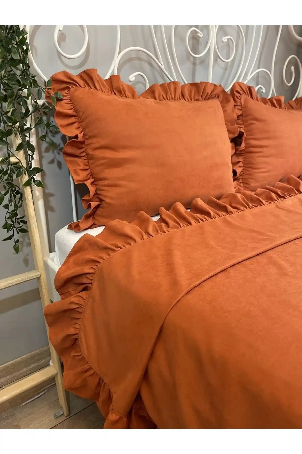 Decamor Home Kiremit Tarçın Rengi Fırfırlı Çift Kişilik Yatak Örtüsü Seti