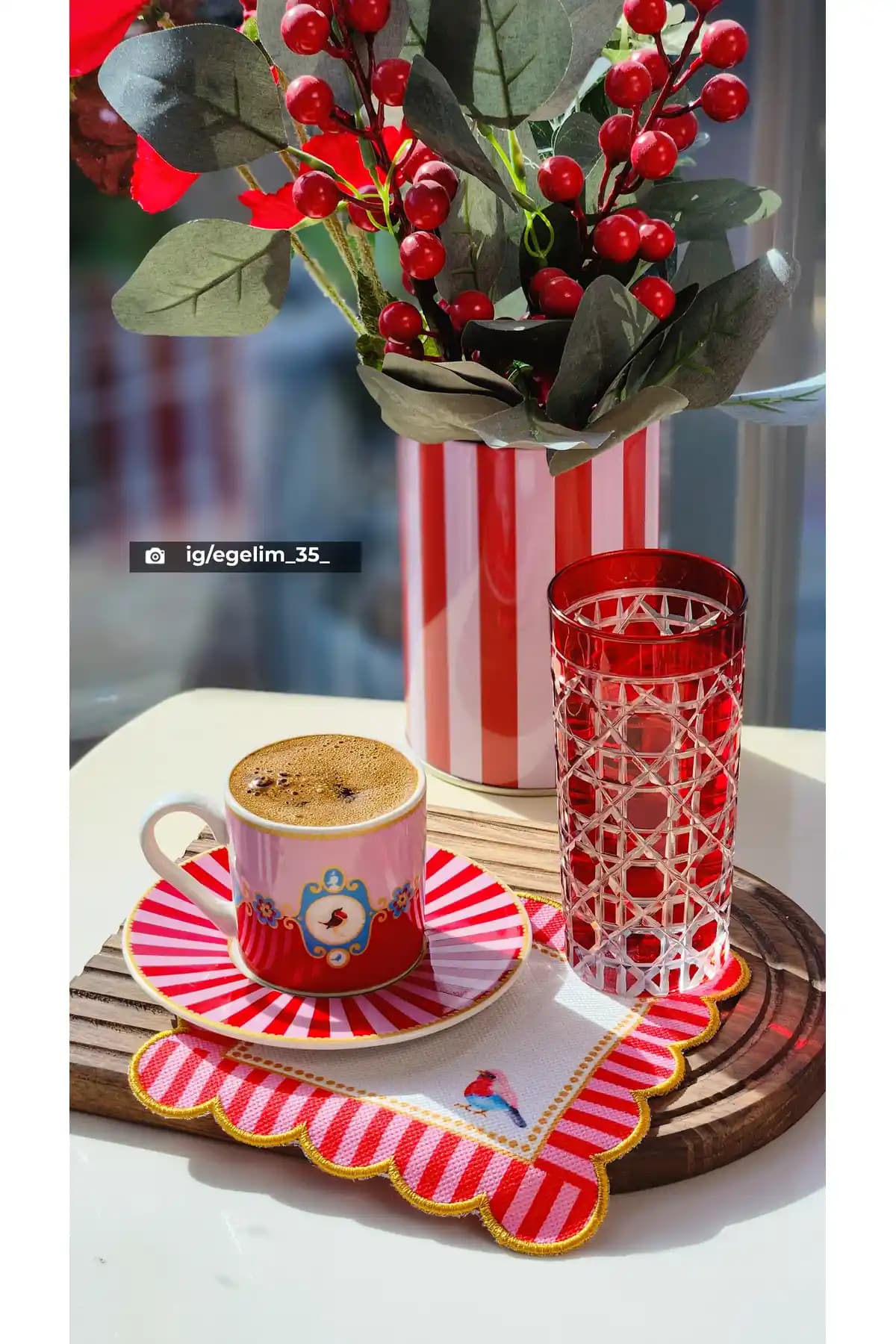 DECO Kuş Desenli Dijital Baskılı Nakışlı Kokteyl Peçete - Şık ve Fonksiyonel Dekoratif Ürün