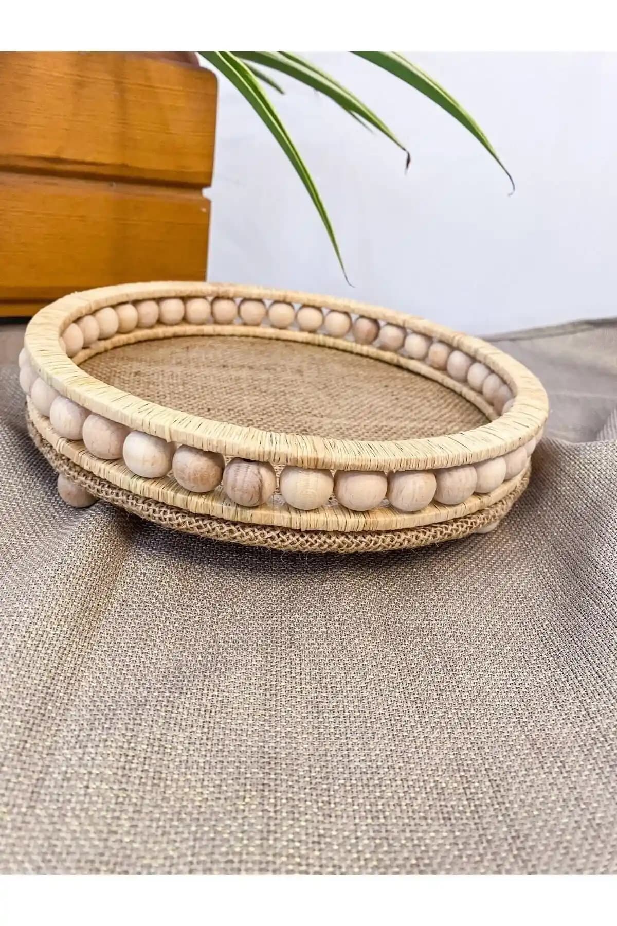 Doğal Ahşap Boncuklu Hasır 25 Cm Tepsi ile Ev Dekorasyonunuza Zarif Dokunuşlar