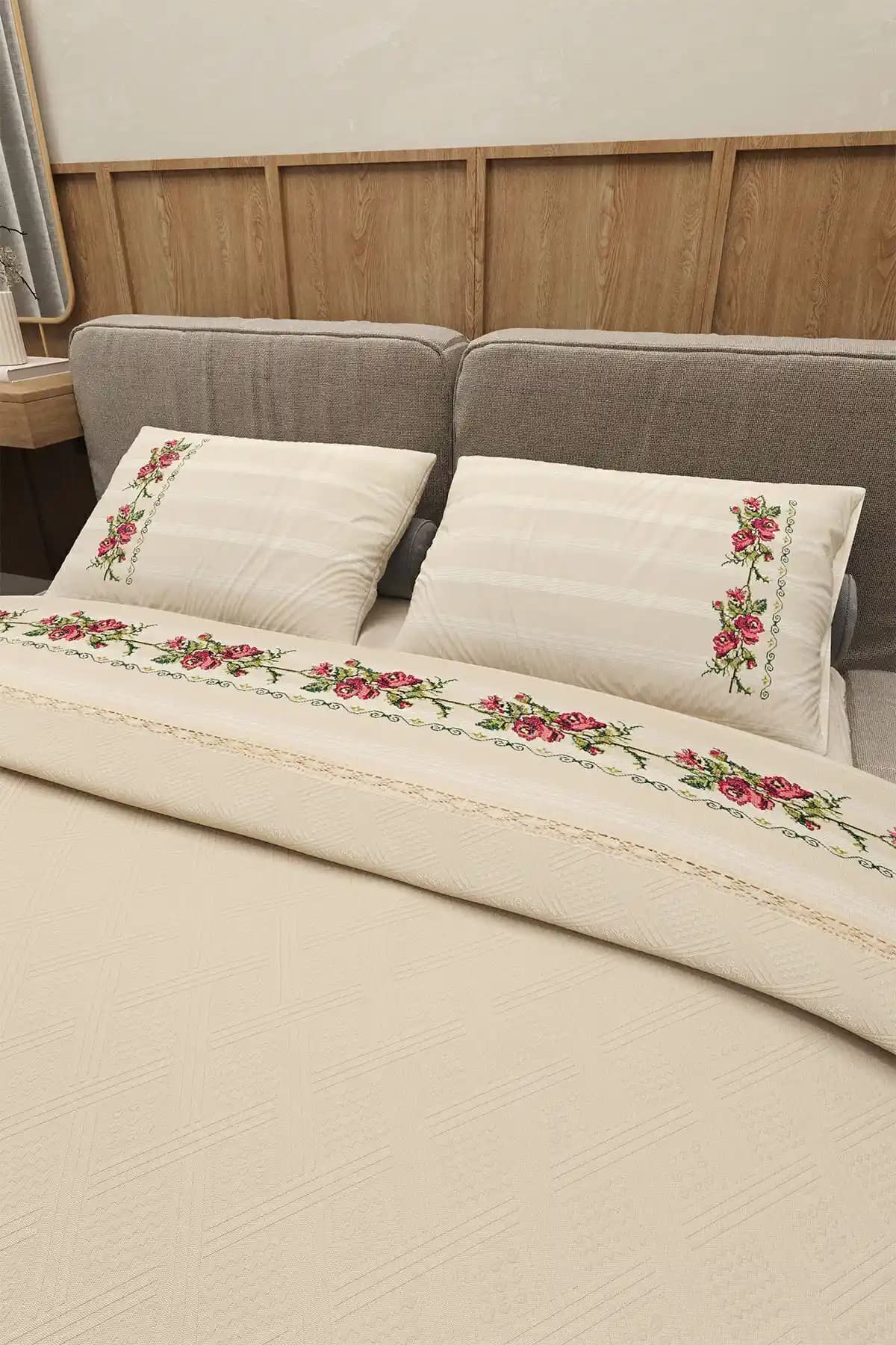 Durul Vintage Çift Kişilik Pike Takımı Şık ve Çok Yönlü Kullanım İmkanı Sunar