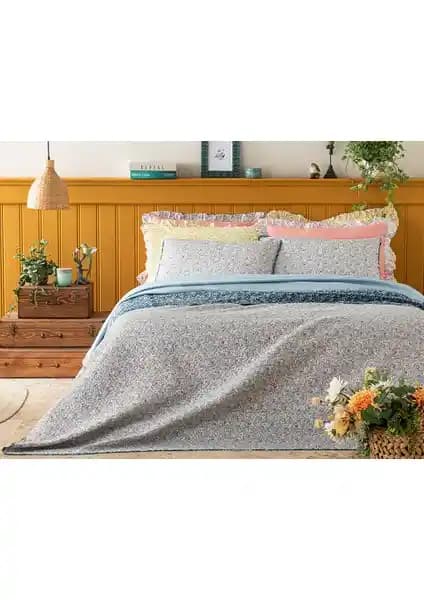 English Home Floral Heaven ve Madame Coco Stephane Tek Kişilik Yatak Örtüsü Karşılaştırması