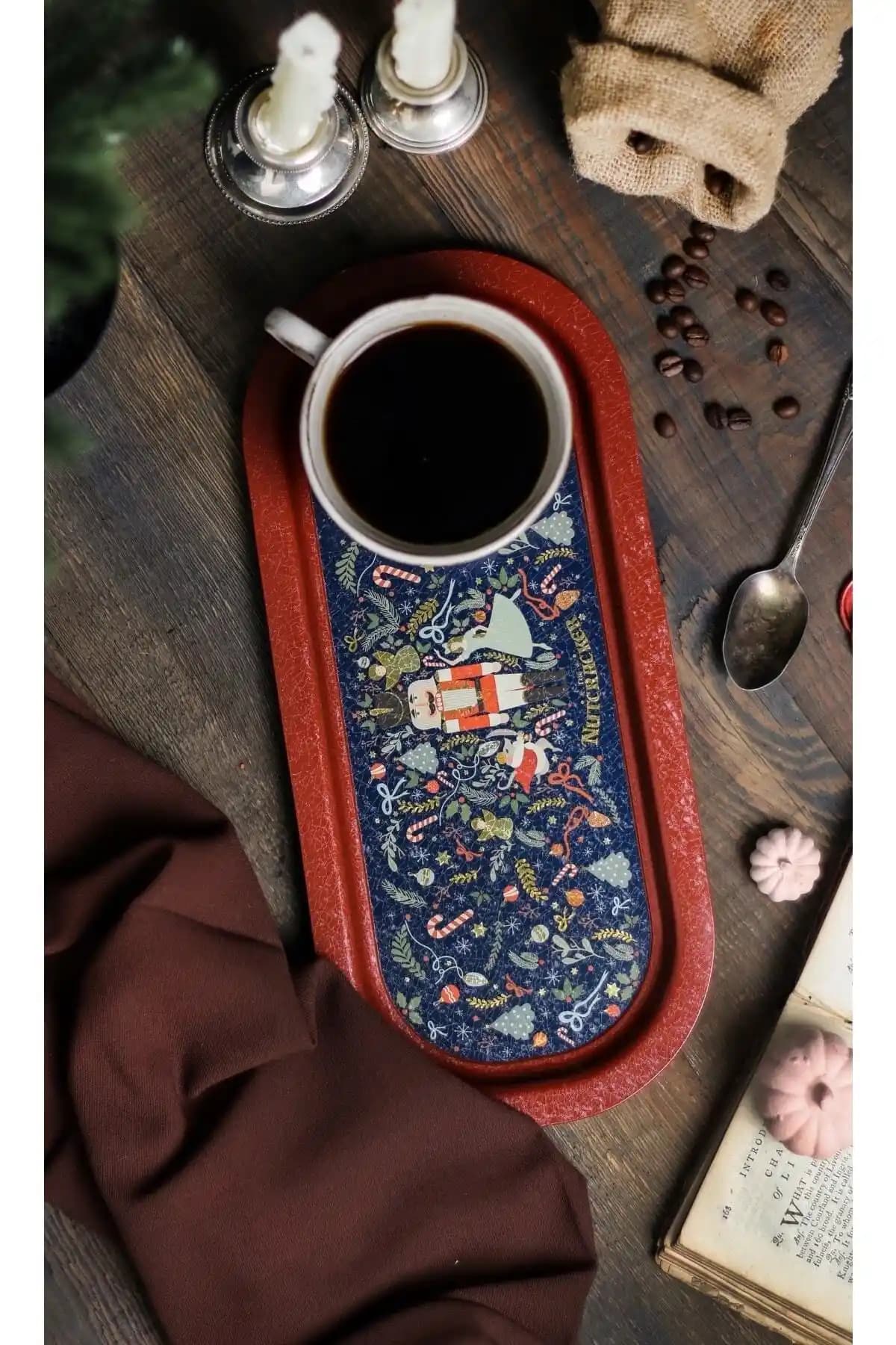 Evle Ee168-v1 Tales Nutcracker Desenli Oval Metal Tepsi Şık ve Dayanıklı Mutfak Aksesuarı