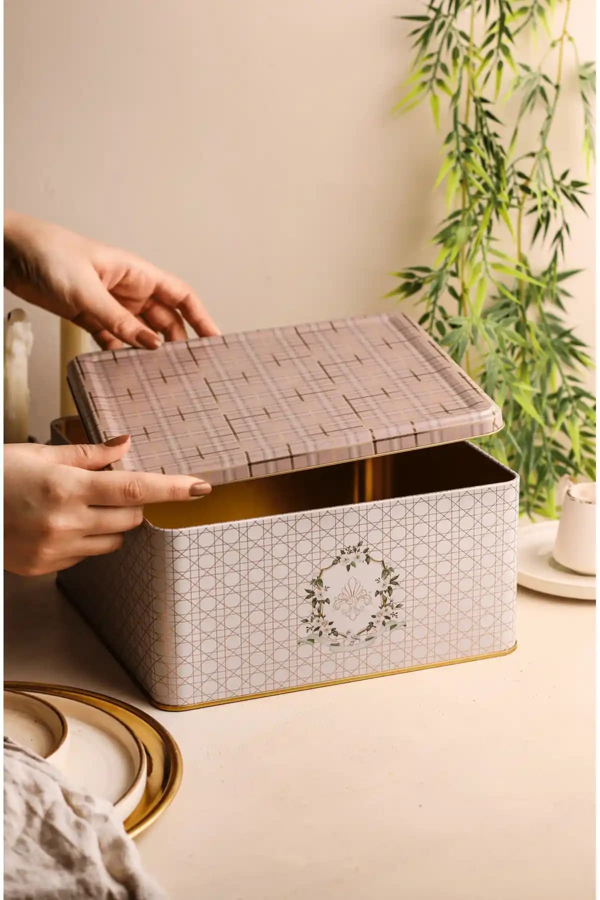 Evle ER029-5F Rosy Plaid Desenli Kare Metal Saklama Kabı Mutfak ve Banyo Düzeni İçin Şık Çözüm