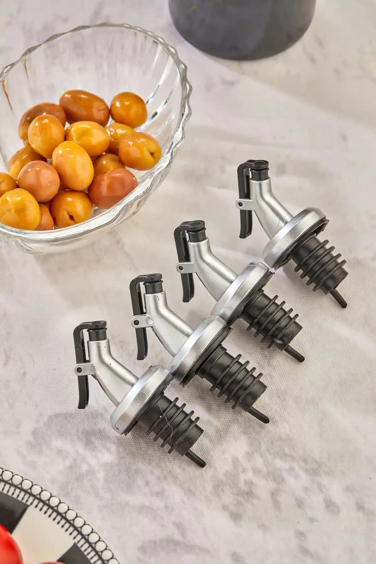 FBZhome 4'lü Kapaklı Şişe Ucu Servis Aparatı İnceleme ve Kullanım Rehberi