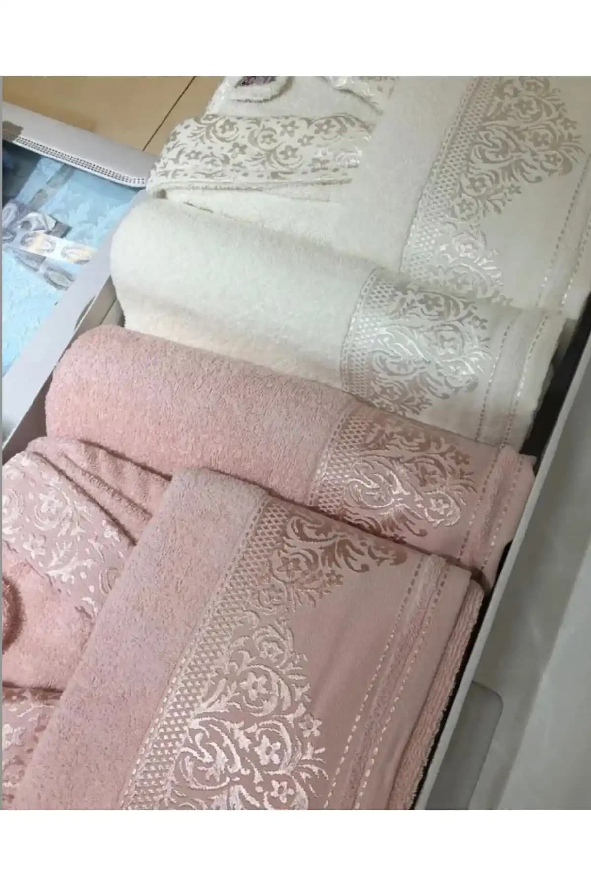 Fiesta Unisex Pamuk Aile Bornoz Seti: Şık ve Konforlu Günlük Kullanım İçin