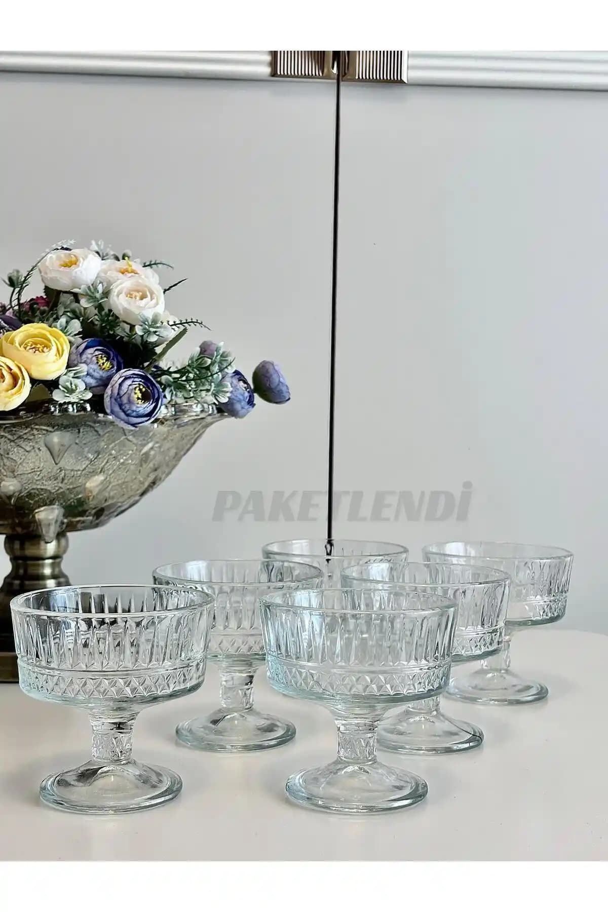 Genel Markalar Ayaklı Dondurma ve Magnolia Kasesi: Estetik ve Fonksiyonel Sunum Seti