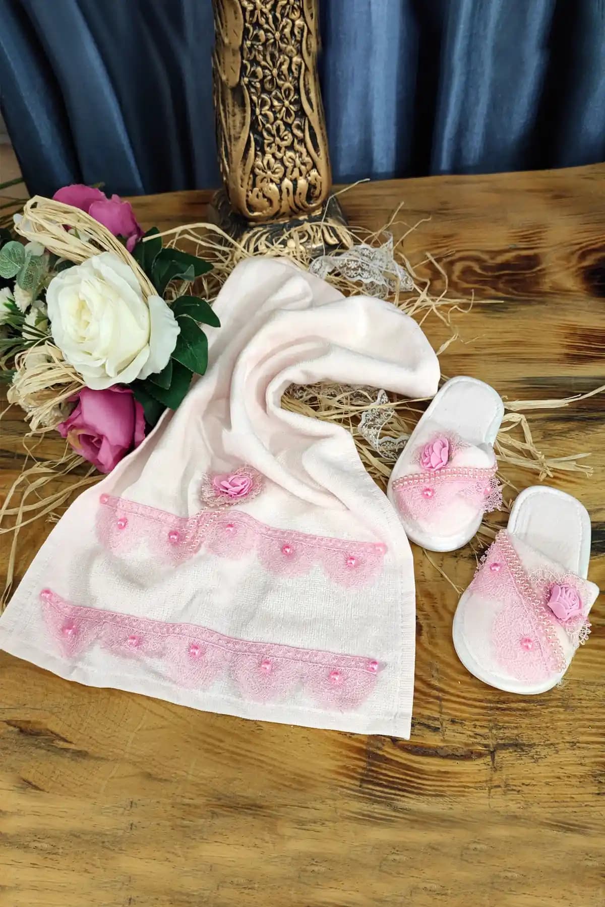 Genel Markalar Pudra Renkli Bebek Havlu Terlik Takımı Estetik ve Pratik Kullanım