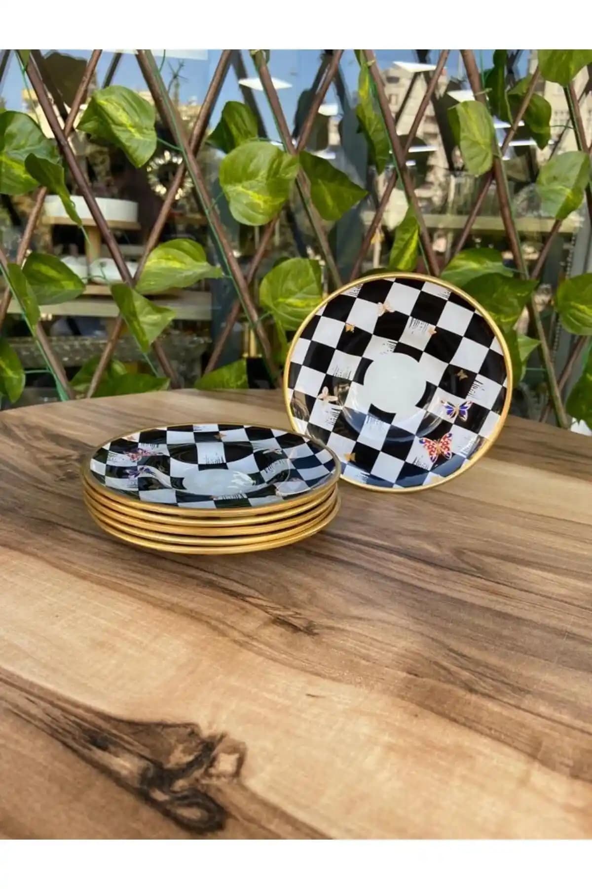 GÜRCÜGLASS Damalı Kelebekli Çay Tabağı: Zarif Tasarım ve Fonksiyonellik Bir Arada