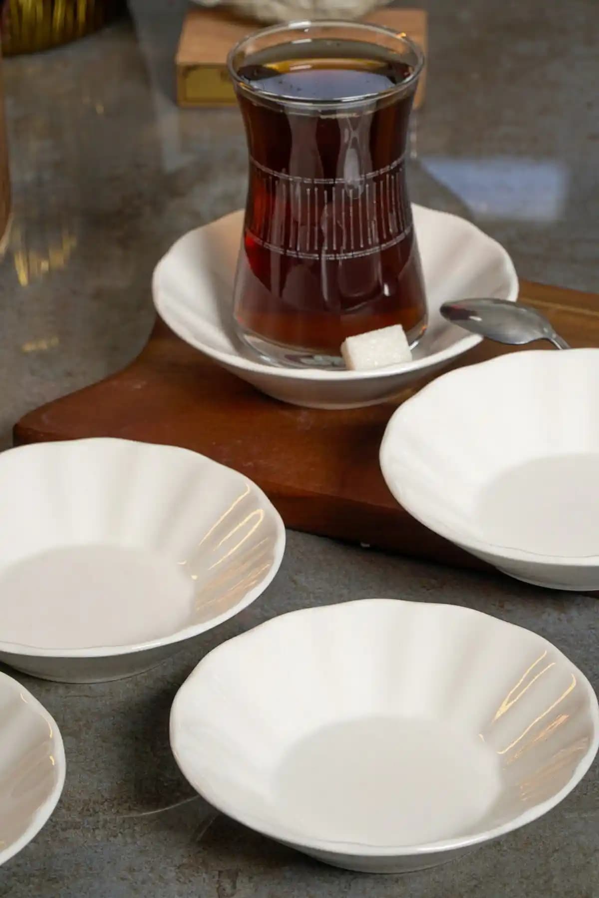 Heda Porselen Acem 6'lı Çay Tabağı Seti Modern ve Dayanıklı Tasarımıyla Şık Sunumlar