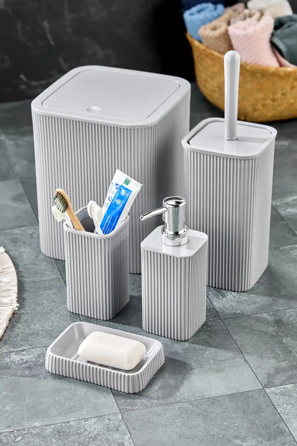 Homie Line 5 Parça Kare Banyo Seti Modern ve Fonksiyonel Tasarımın Öne Çıkan Parçası