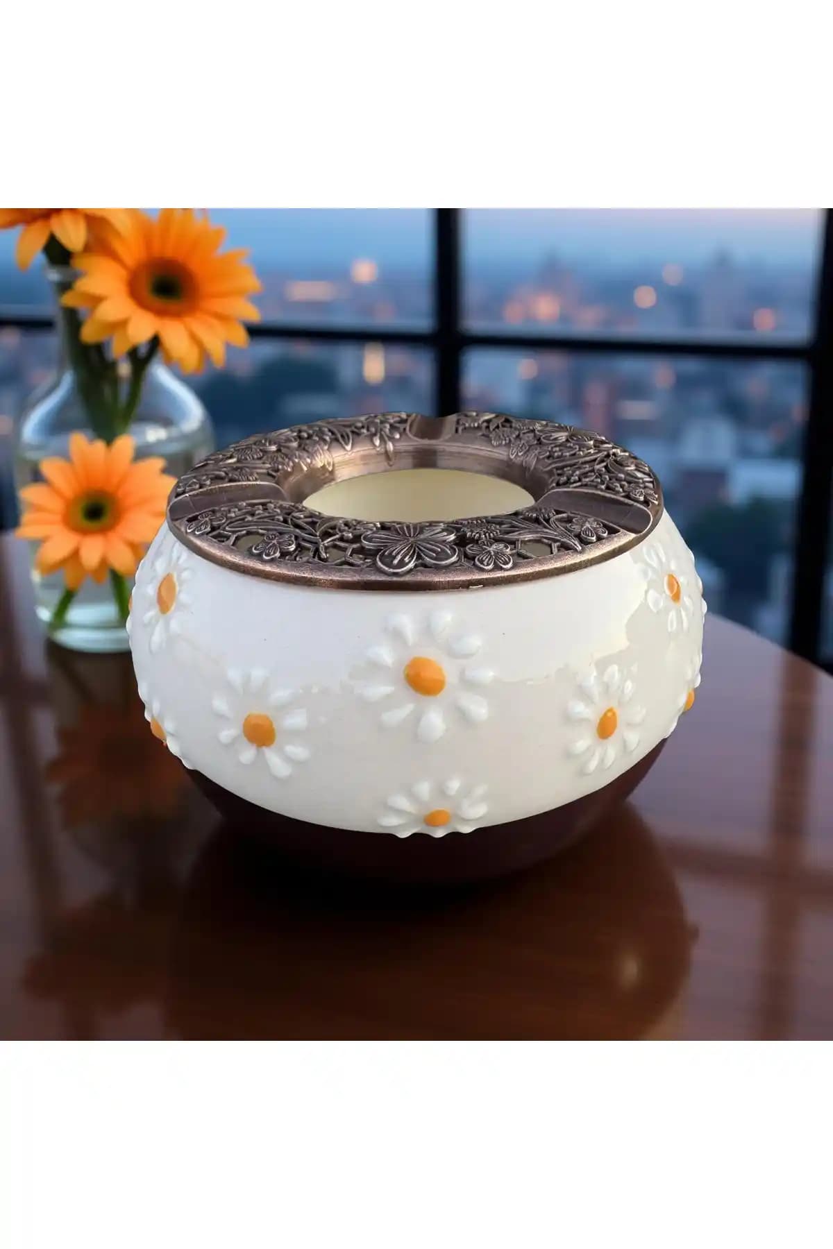 İlbay Çini Takı'nın Çayır Papatya Küllükü: Estetik ve Fonksiyonellik Bir Arada