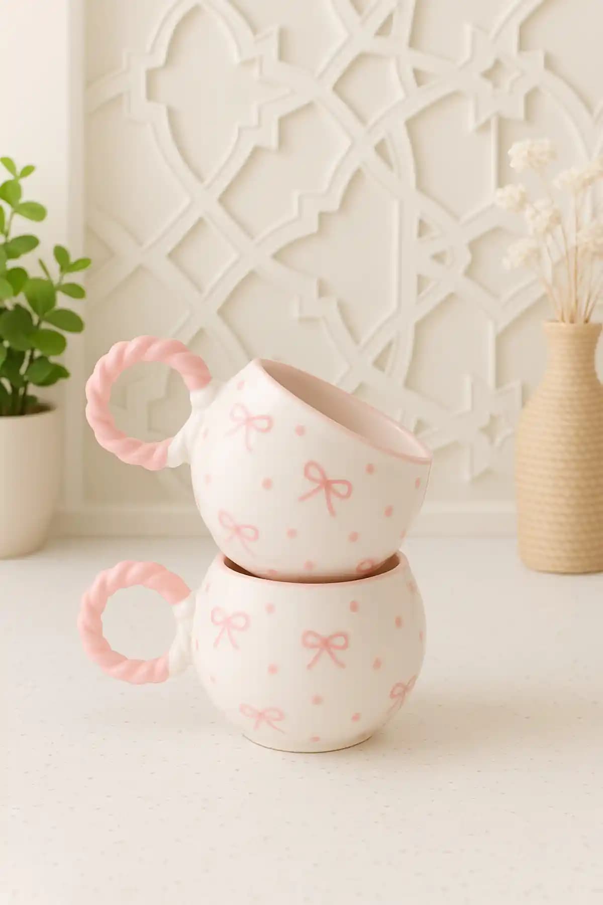 İZart 2'li Pembe Seramik Kupa Baloncuk Desenli ve Fiyonklu Tasarım