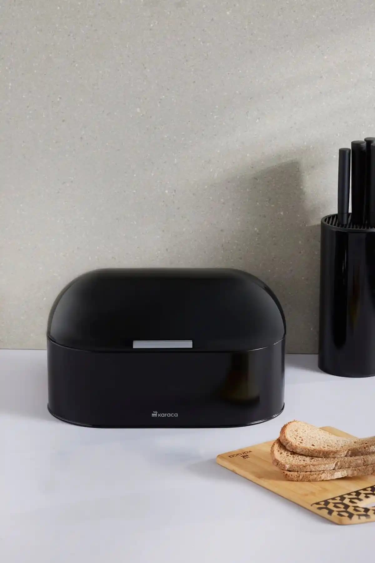 Karaca Dustin Siyah Ekmek Kutusu Modern ve Şık Tasarımıyla Mutfaklara Estetik Katıyor