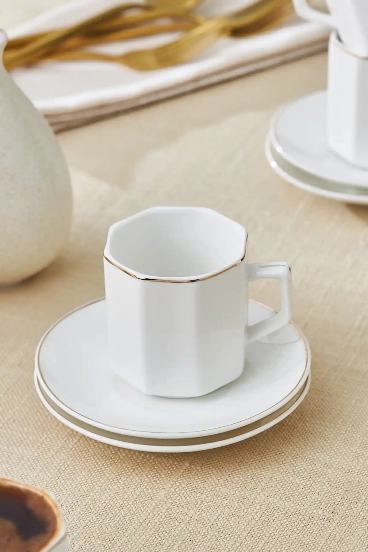 Karaca Vezir 6 Kişilik Kahve Fincan Takımı Modern ve Şık Tasarımıyla Öne Çıkar