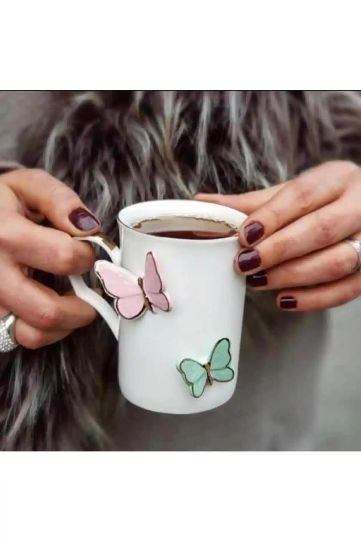Kelebek Motifli Porselen Kupa: Estetik ve Fonksiyonellik Bir Arada