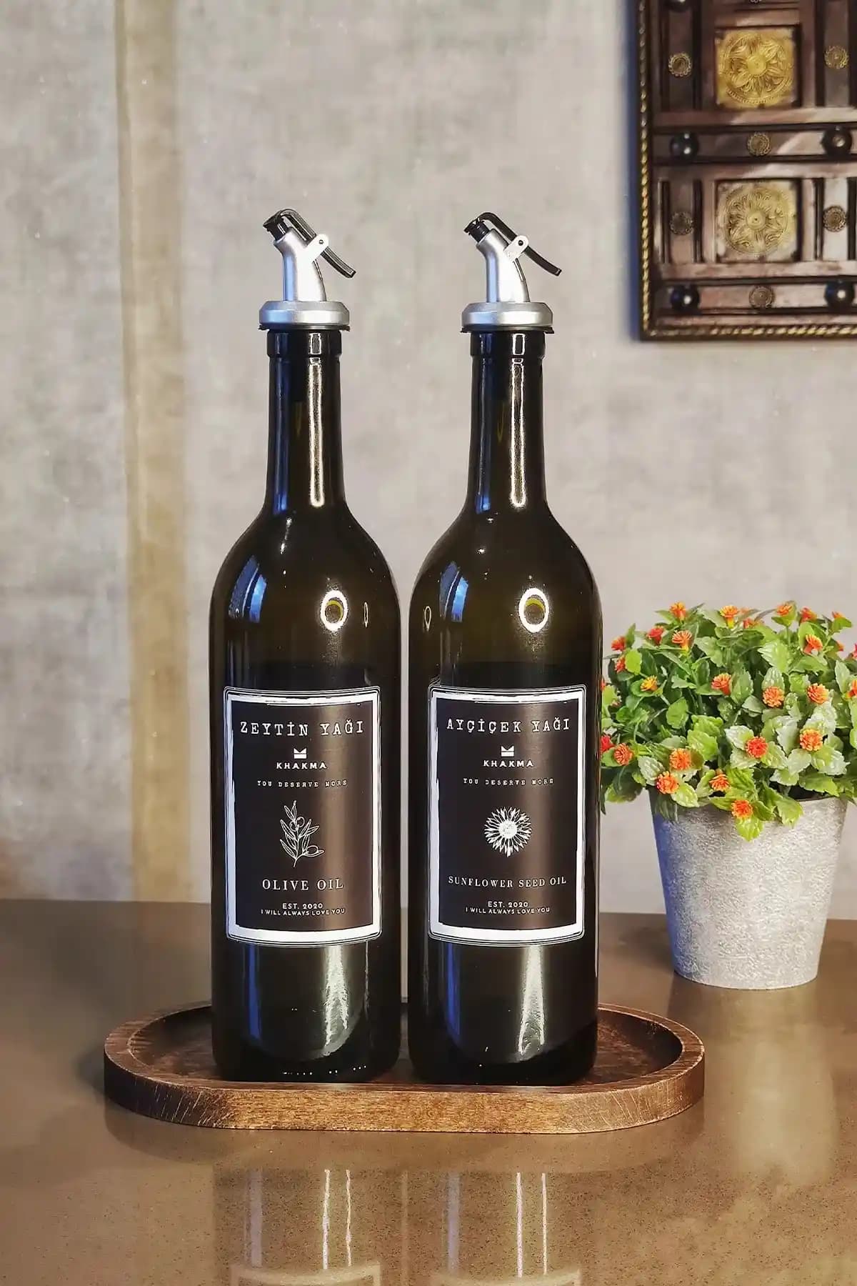 KHAKMA Ahşap Stantlı Amber 2'li 750 ml Zeytinyağı ve Sıvıyağ Şişesi Seti