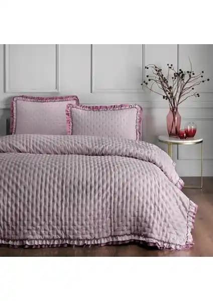 Linens Scarlett ve Madame Coco Maryon Çift Kişilik Yatak Örtüsü Setleri Karşılaştırması