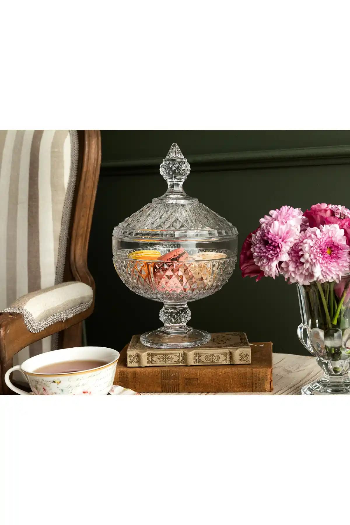 Madame Coco Gagnon Ayaklı Küçük Boy Şekerlik: Şık ve Fonksiyonel Dekoratif Ürün