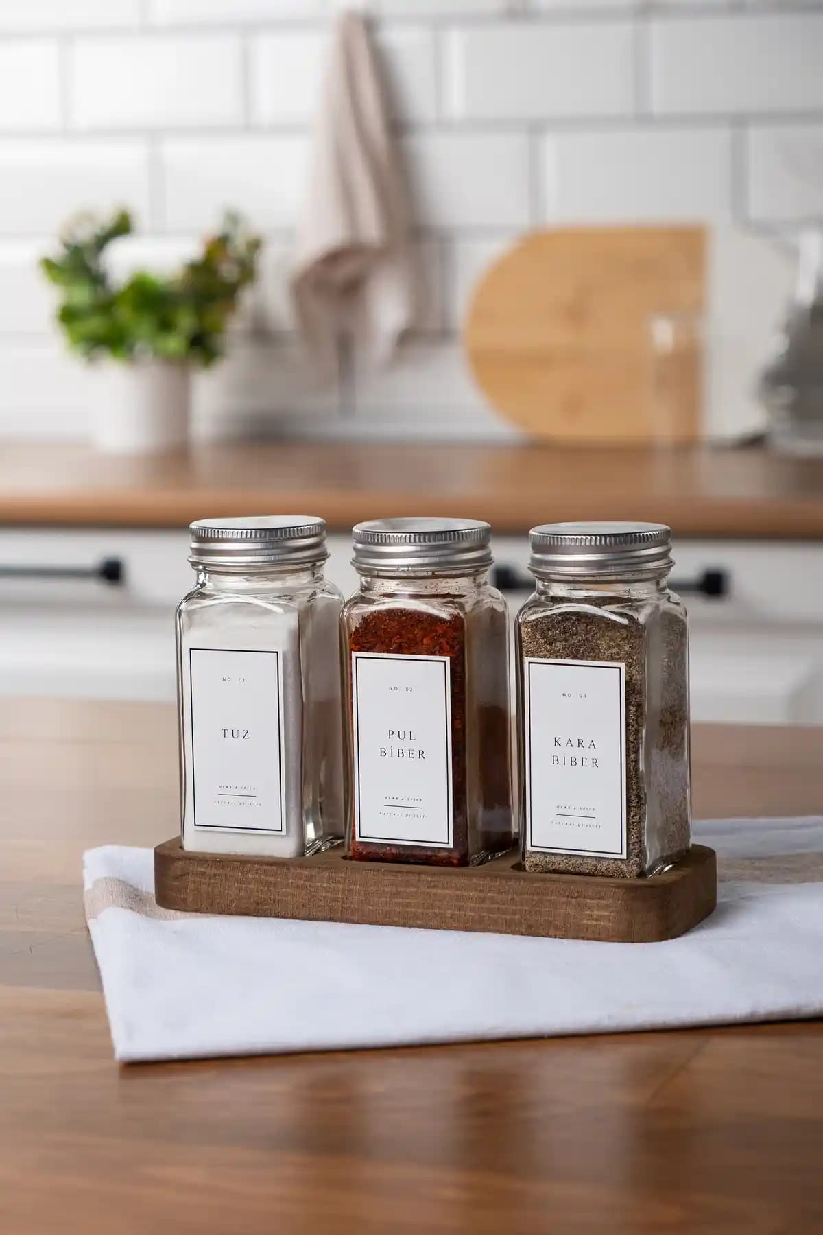 Mienda Home Ahşap Stantlı 3'lü Cam Tuzluk Biberlik Beyaz - Şık ve Fonksiyonel Mutfak Aksesuarı