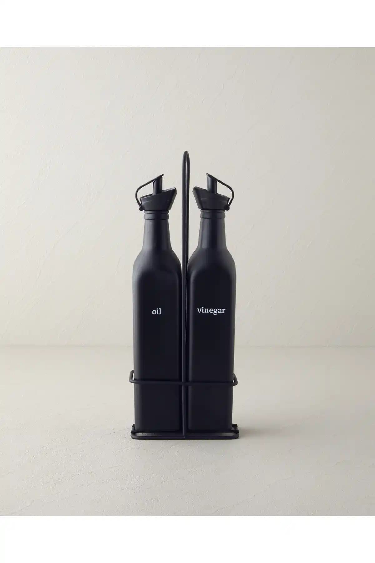Modern ve Şık Siyah Yağlık ve Sirkelik Seti 500 ml Kapasiteyle Günlük Kullanım İçin