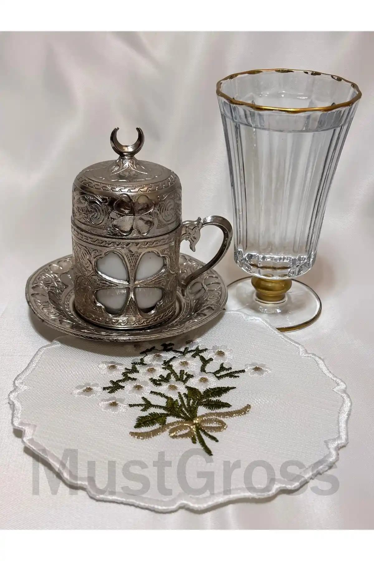 Mustgross Kokteyl ve Kahve Sunum Peçeteleri: Şıklık ve Dayanıklılığın Birleşimi