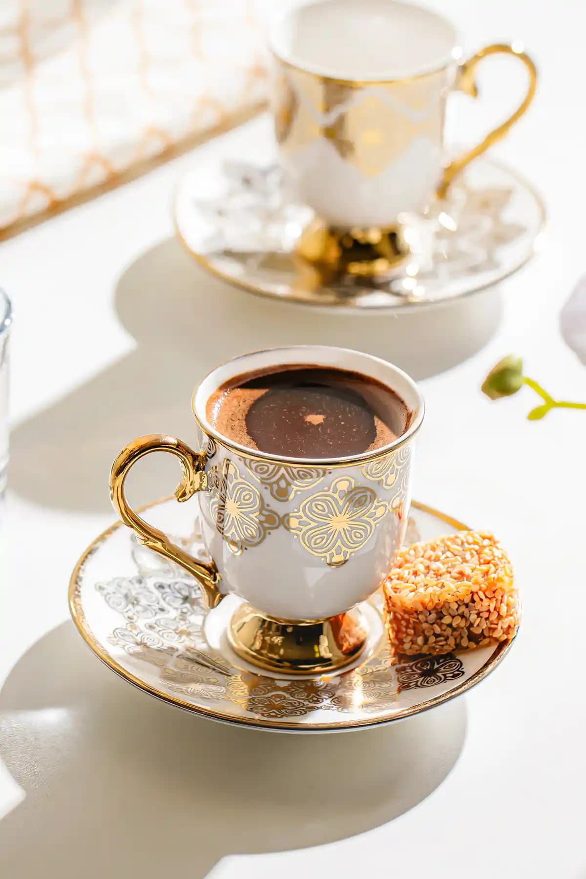 Nehir Ece 6 Kişilik 12 Parça Porselen Kahve Fincan Takımı Şıklık ve Dayanıklılık Sunar