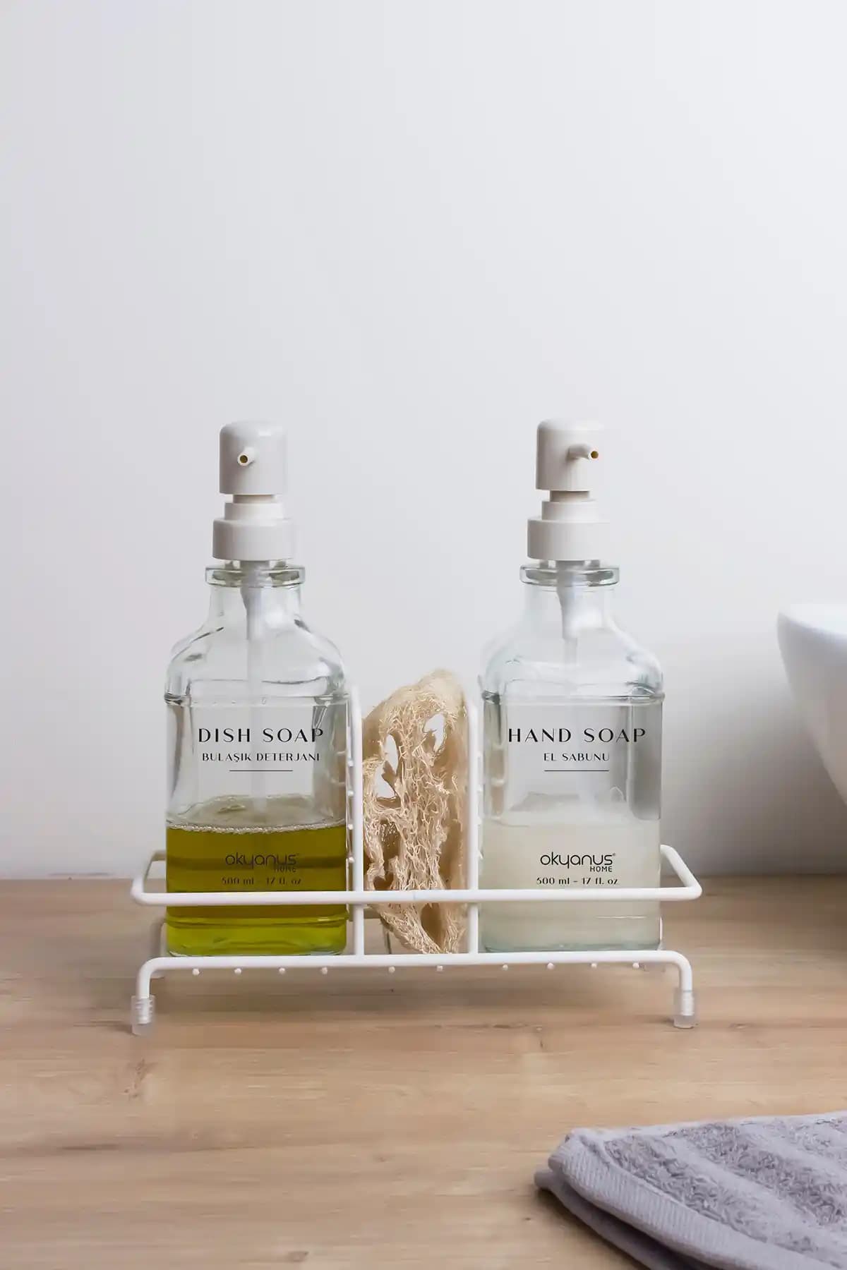 Okyanus Home Beyaz Pompalı ve Standlı İkili Kare Cam Sıvı Sabunluk Özellikleri ve Kullanım Avantajları