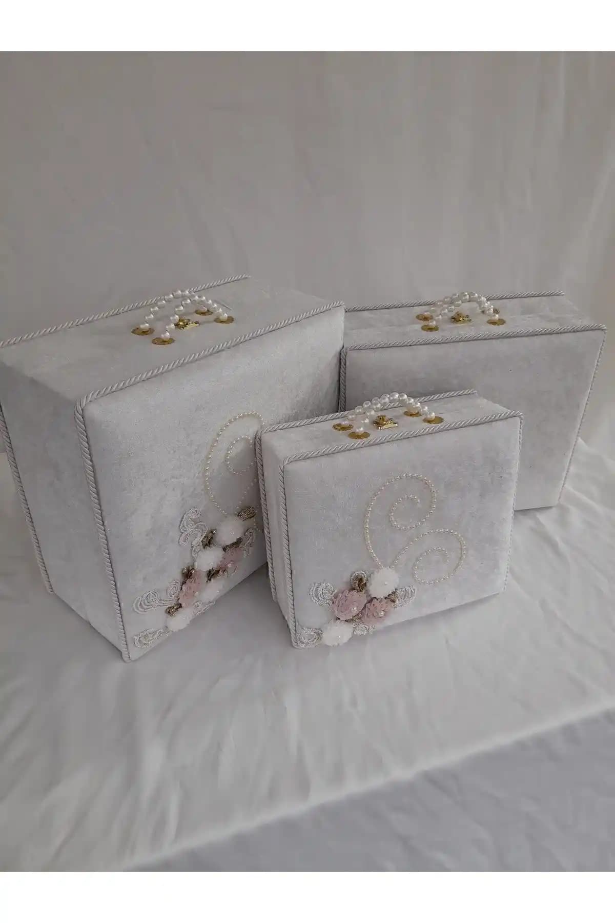 ÖzkınaEvi 3'lü Çeyiz Sandığı Seti Zarif ve Dayanıklı Tasarımıyla Evlilik Hazırlıklarına Uygun