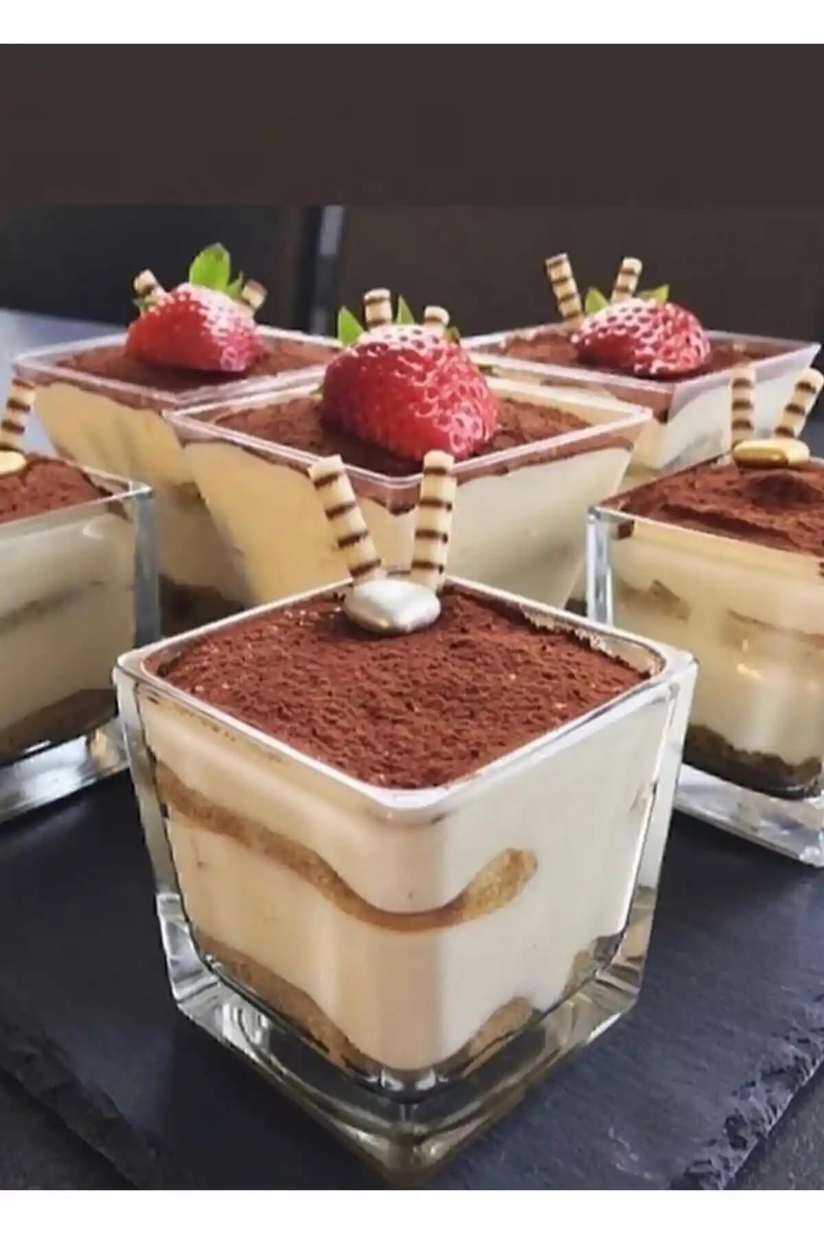 Paşabahçe Battal Boy Kare Magnolia Cam Dondurmalık Seti Estetik ve Fonksiyonellik Sunar