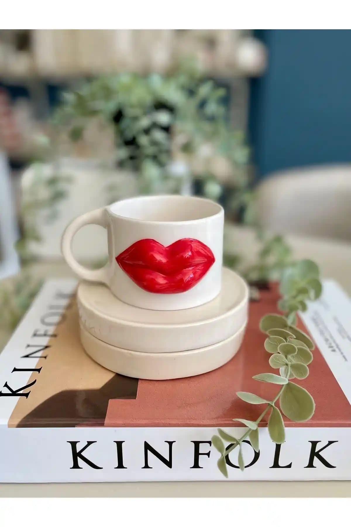 Terraco Seramik Kupa Kırmızı Dudak Tasarımı Günlük Kullanım İçin Şık ve Dayanıklı