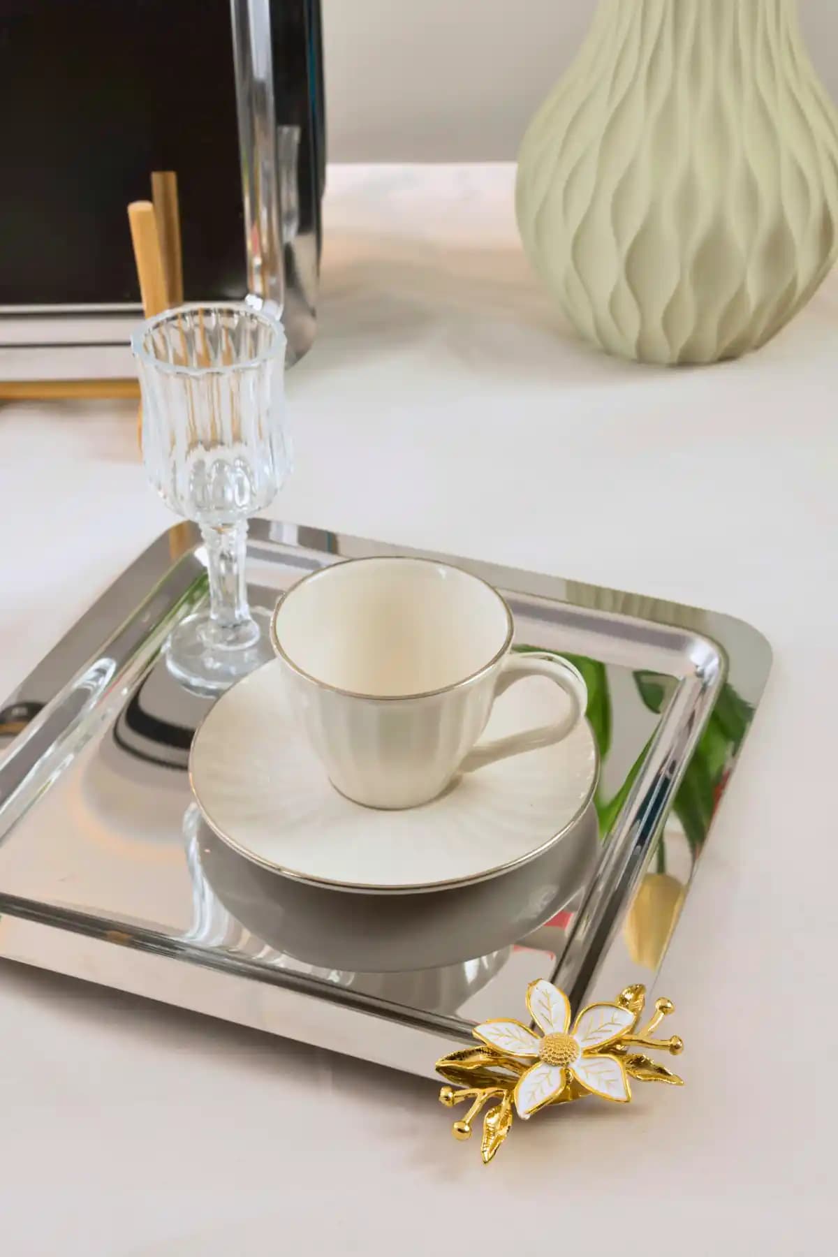 Yaren Style 6'lı Kare Paslanmaz Çelik Tepsi Seti Estetik ve Dayanıklılık Sunar