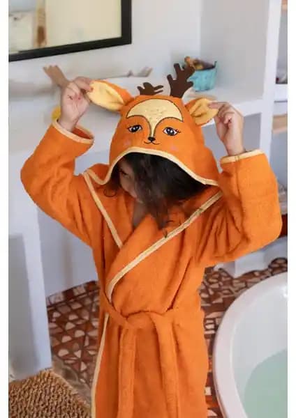 Zengin Home Kapüşonlu Çocuk Bornozu: Sıcak ve Eğlenceli Tasarımıyla Güvenli Giyim