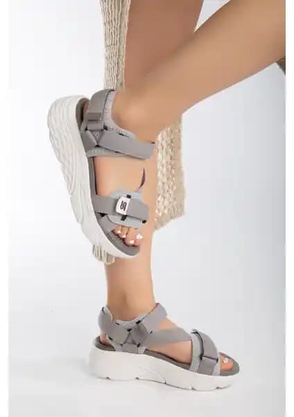 Kadınlar İçin Rahat ve Şık Spor Sandaletler Günlük Kullanım İçin Uygun