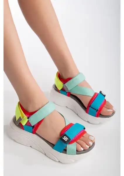 Kadınlar İçin Spor ve Günlük Kullanıma Uygun Yeşil Mavi Sandal Spor Kadın Dolgu Topuk Cırtlı Sandalet