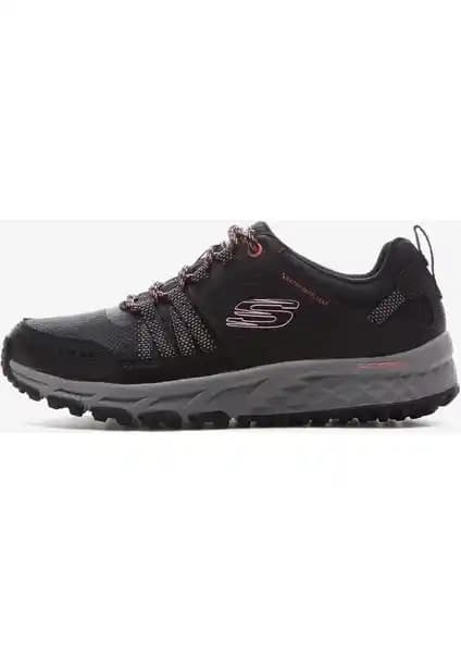 Skechers Kadın Siyah Spor Ayakkabı: Şıklık ve Konforu Bir Araya Getiren Tasarım