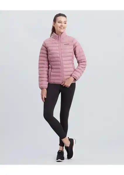 Skechers W Turtle Neck Essential Kadın Montu: Şıklık ve Fonksiyonellik Bir Arada